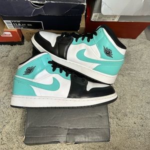 Jordan 1 Mid “Tropical Twist Igloo”